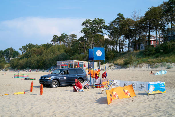 ratownik na plaży w rewal - rewal zdjęcia i obrazy z banku zdjęć