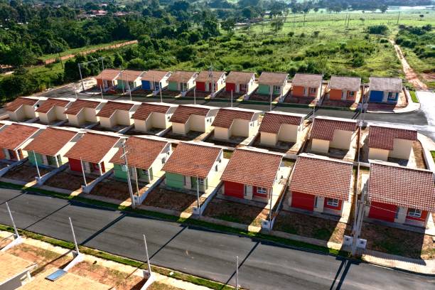 vista panorámica de casas populares. gran paisaje. - piso de protección oficial fotografías e imágenes de stock