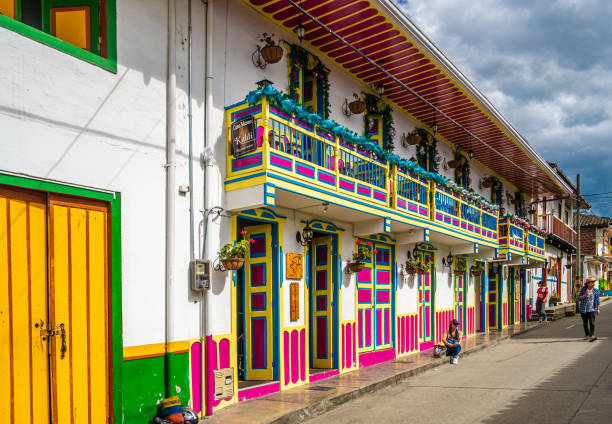 colorful musem house in  salento, colombia - salento imagens e fotografias de stock