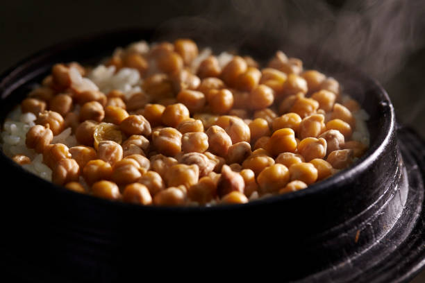 Steamed rice and chickpeas