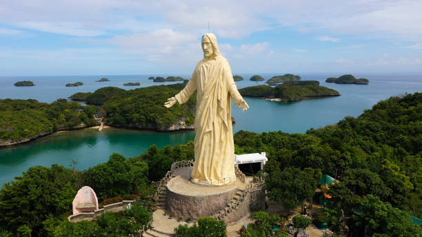 Hundred Islands National Park, Pangasinan, Philippines Statue of Jesus Christ on Pilgrimage island in Hundred Islands National Park, Pangasinan, Philippines. Aerial view of group of small islands with beaches and lagoons, famous tourist attraction, Alaminos. pangasinan stock pictures, royalty-free photos & images