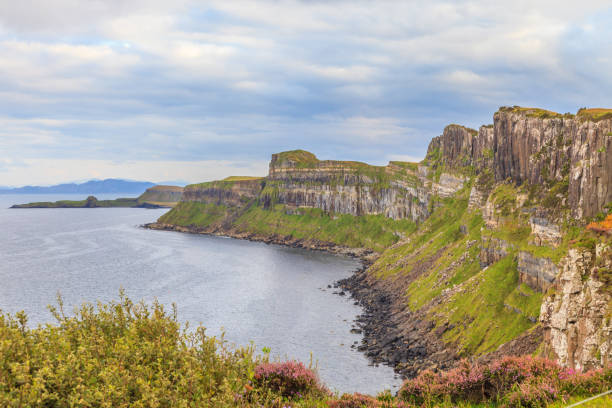 istock View along the cliffs on the Isle of Skye 1218924496
