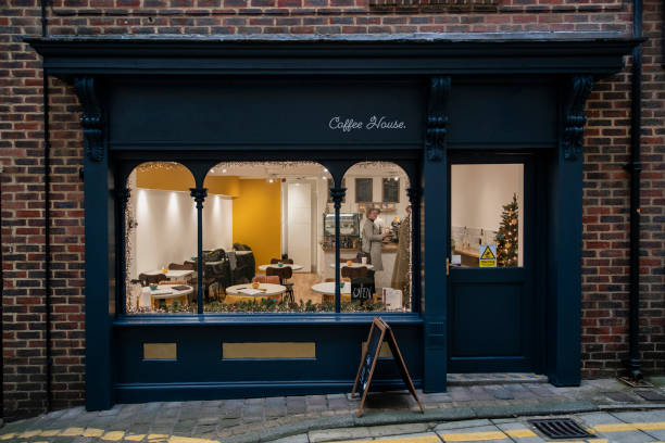 lovely little independent coffee shop - fachada loja imagens e fotografias de stock