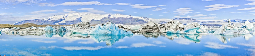PanorPanoramic pictures over Joekularson glacier lagoon with frifting iceberg in summer