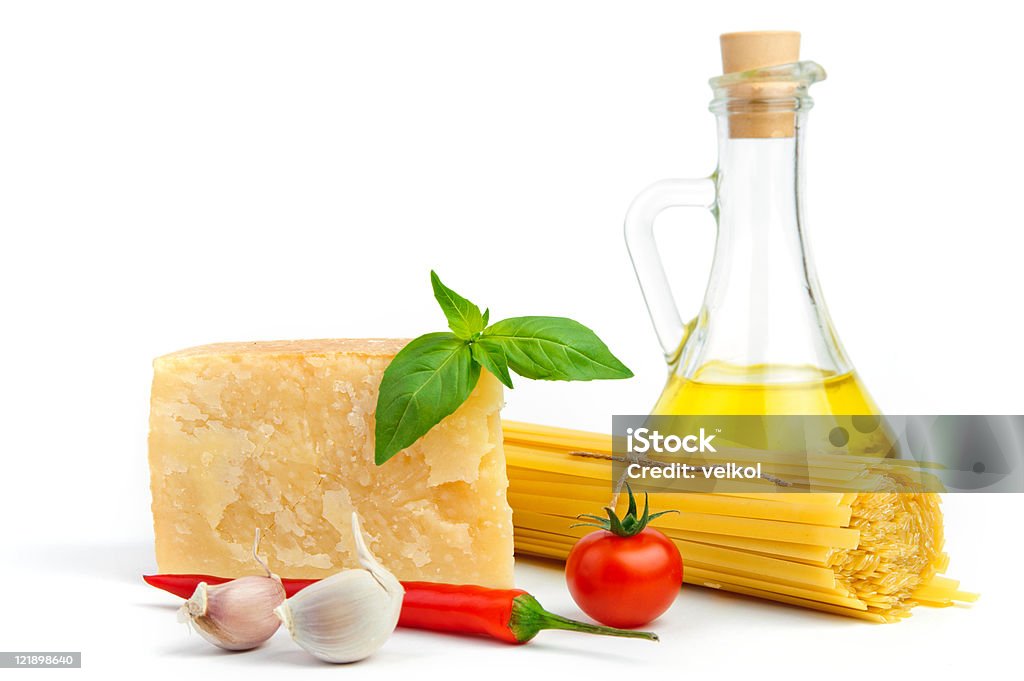 Ingredientes fundamentales para italiana espagueti - Foto de stock de Aceite de oliva libre de derechos
