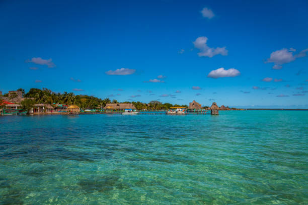 seven color lagoon in bacalar - mayan riviera fotografías e imágenes de stock