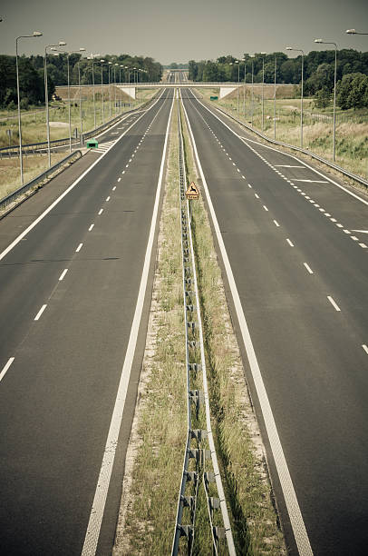 empty asphalt highway  2933 stock pictures, royalty-free photos & images