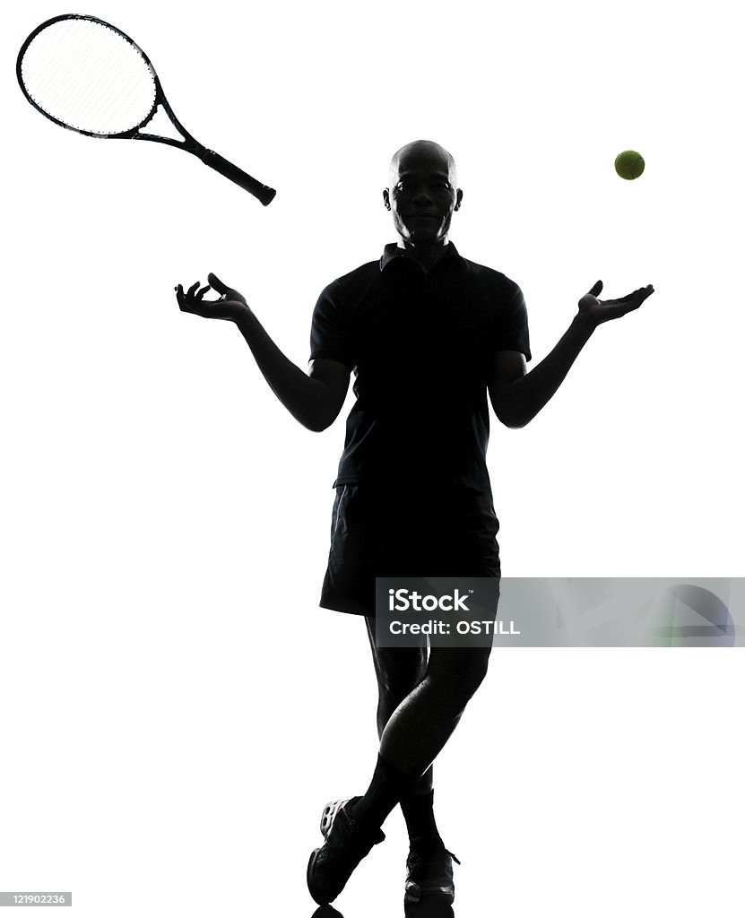 실루엣 남자 테니스 선수 입석 던지기 공 또는 라켓을 - 로열티 프리 사진-이미지 스톡 사진
