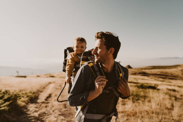 dad and baby boy during the hike adventure - love fathers fathers day baby imagens e fotografias de stock