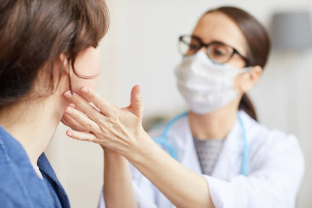 doctor examining the patient - human mouth imagens e fotografias de stock