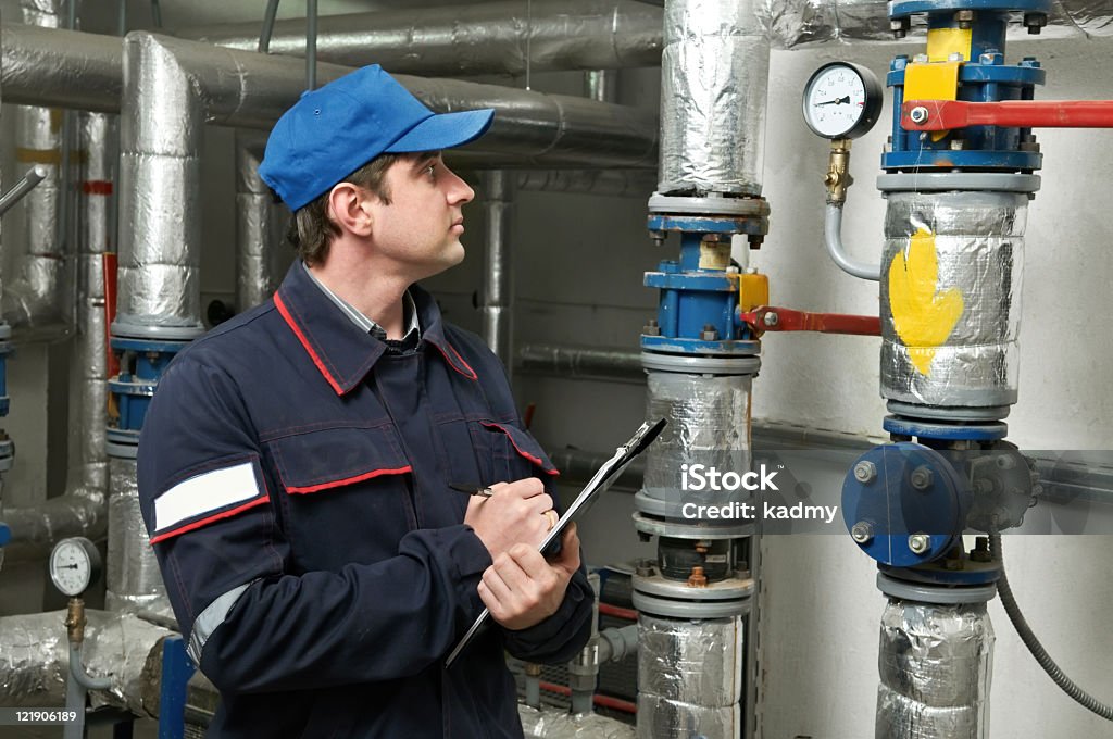 Heizung Ingenieur Handwerker in boiler-Raum - Lizenzfrei Arbeiten Stock-Foto