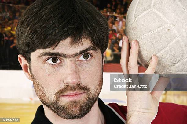 Volleyball Stockfoto und mehr Bilder von Aufschlagen - Sport - Aufschlagen - Sport, Bart, Ein Mann allein