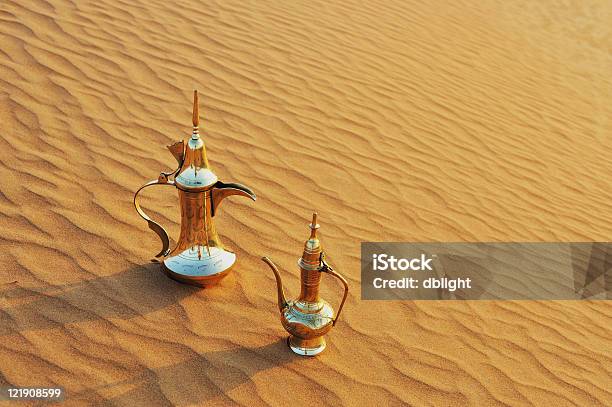 아라빅 티 및 커피 Pots 0명에 대한 스톡 사진 및 기타 이미지 - 0명, 두바이, 모래