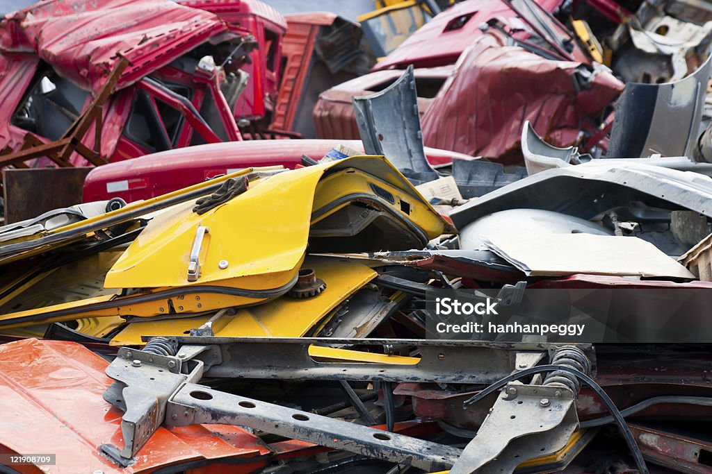 Haufen von zerstoßenen Autos - Lizenzfrei Abfallwirtschaft Stock-Foto