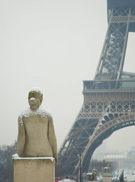 istock Rare snowy day in Paris 121910472