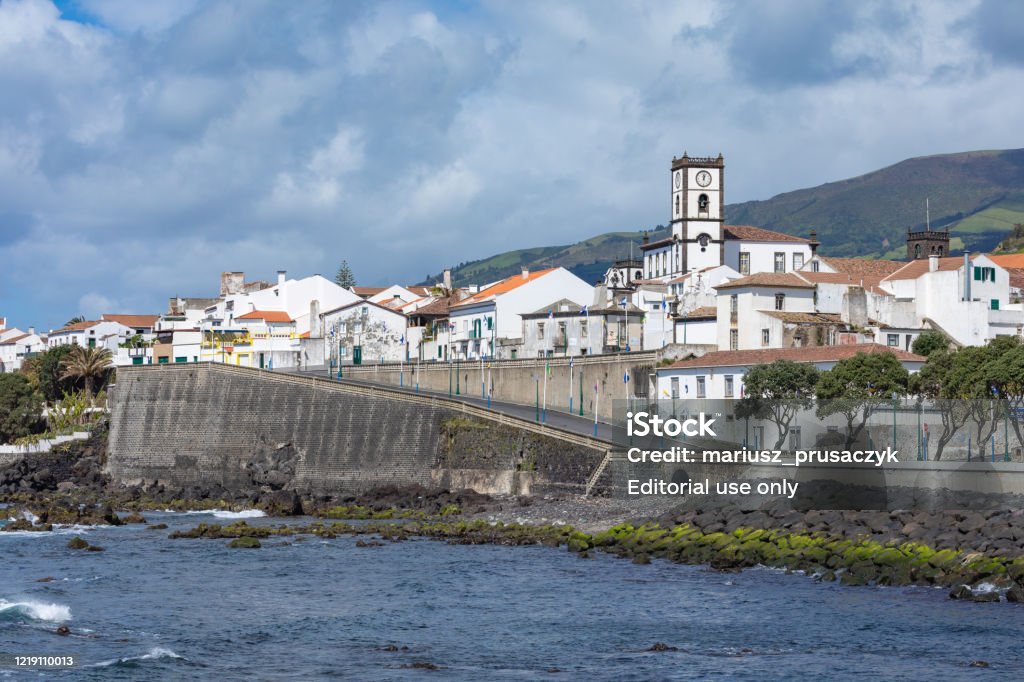 伝統的な漁村ポルトガルのアゾレス諸島のサンミゲル島に位置するヴィラフランカドカンポ大西洋 バケーションのストックフォトや画像を多数ご用意