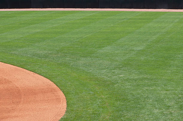 béisbol campo de juego de campo de béisbol en juego de béisbol - baseball diamond baseball baseline grass fotografías e imágenes de stock