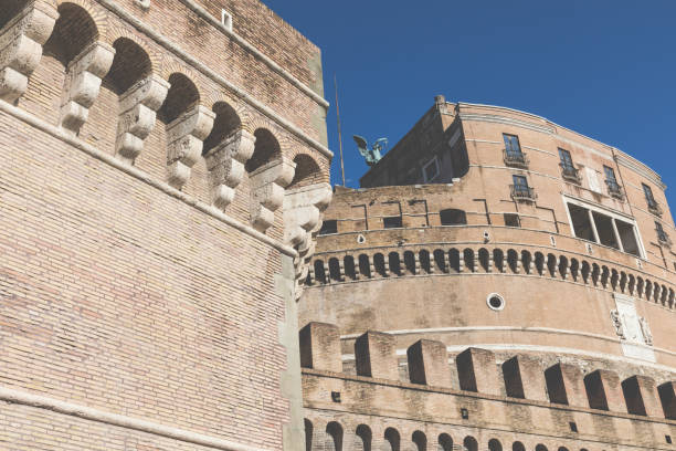 castillo de san angel en roma, italia - bernini castel fort tiber river fotografías e imágenes de stock