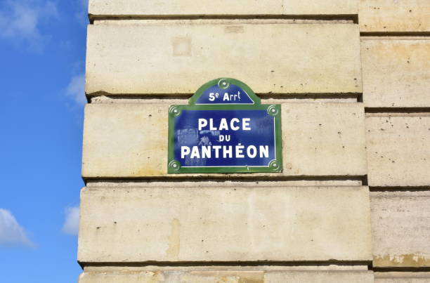 place du pantheon straßenschild nahbei. paris, frankreich. - pantheon paris paris france france europe stock-fotos und bilder