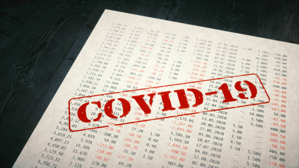 papierwaagentabelle mit rotem stempel covid-19 - spreadsheet table banking wealth stock-fotos und bilder