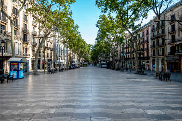 Barcelona, Catalonia / Spain: 04 09 2020: Calle de las Ramblas in Barcelona empty due to confinement Barcelona, Catalonia / Spain: 04 09 2020: Calle de las Ramblas in Barcelona empty due to confinement in the city of Barcelona during the covid-19 coronavirus pandemic avenue stock pictures, royalty-free photos & images