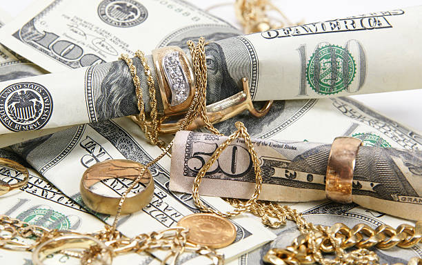 istock Paying you cash for gold 121914005