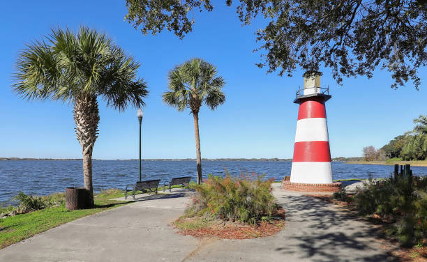 Lighthouse at Mount Dora Mount Dora Lighthouse located at the Port of Mount Dora in Grantham Point Park, Florida, a very popular tourist landmark destination. small florida home stock pictures, royalty-free photos & images