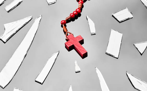 kuvapankkikuvat ja rojaltivapaat kuvat aiheesta punainen kristillinen rukousnauha lasinpalasten taustalla - crash helmet
