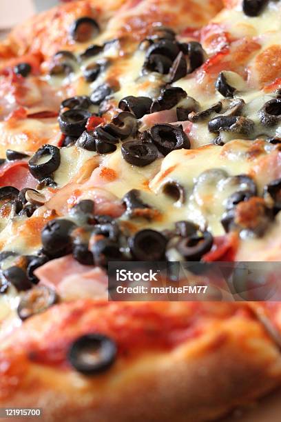 Foto de Pizza e mais fotos de stock de Azeitona Preta - Azeitona Preta, Calor, Comida