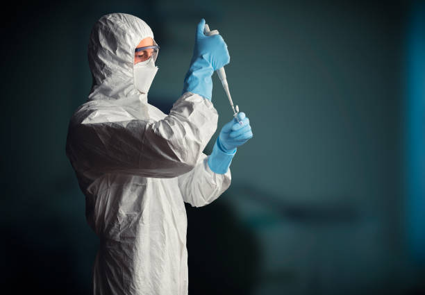 investigación antiviral médica - protective suit fotografías e imágenes de stock