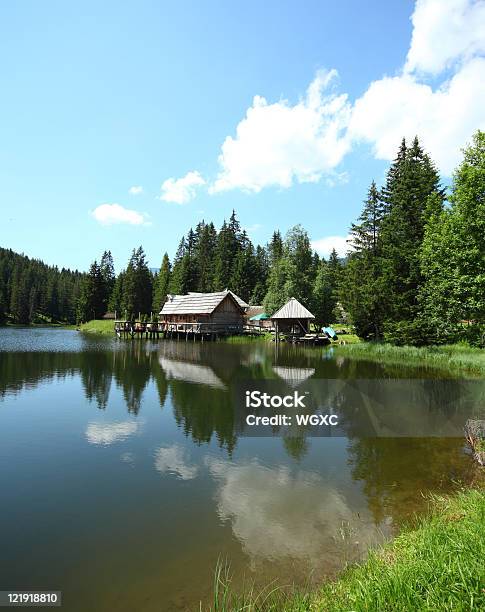 Foto de Alpes Lake House e mais fotos de stock de Alpes europeus - Alpes europeus, Atividades de Fins de Semana, Azul