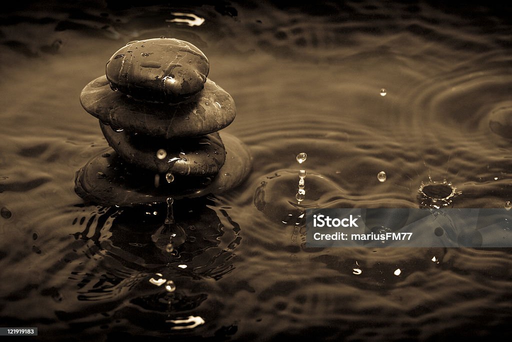 Stack rock im Regen - Lizenzfrei Abstrakt Stock-Foto