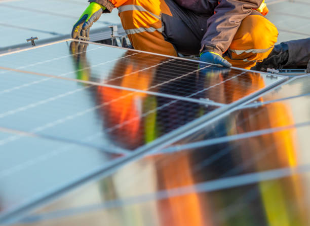 solar photovoltaic modules on a rooftop - solar panel imagens e fotografias de stock