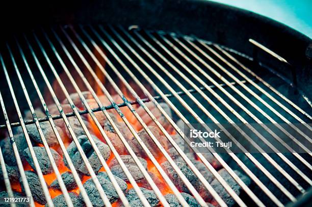 Grelhador Bbq - Fotografias de stock e mais imagens de Ao Lado da Piscina - Ao Lado da Piscina, Calor, Carvão