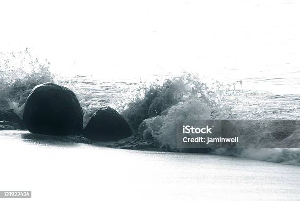 High Key Czarnobiałej Plaży Scena - zdjęcia stockowe i więcej obrazów Bez ludzi - Bez ludzi, Brzeg wody, Budowa fizyczna