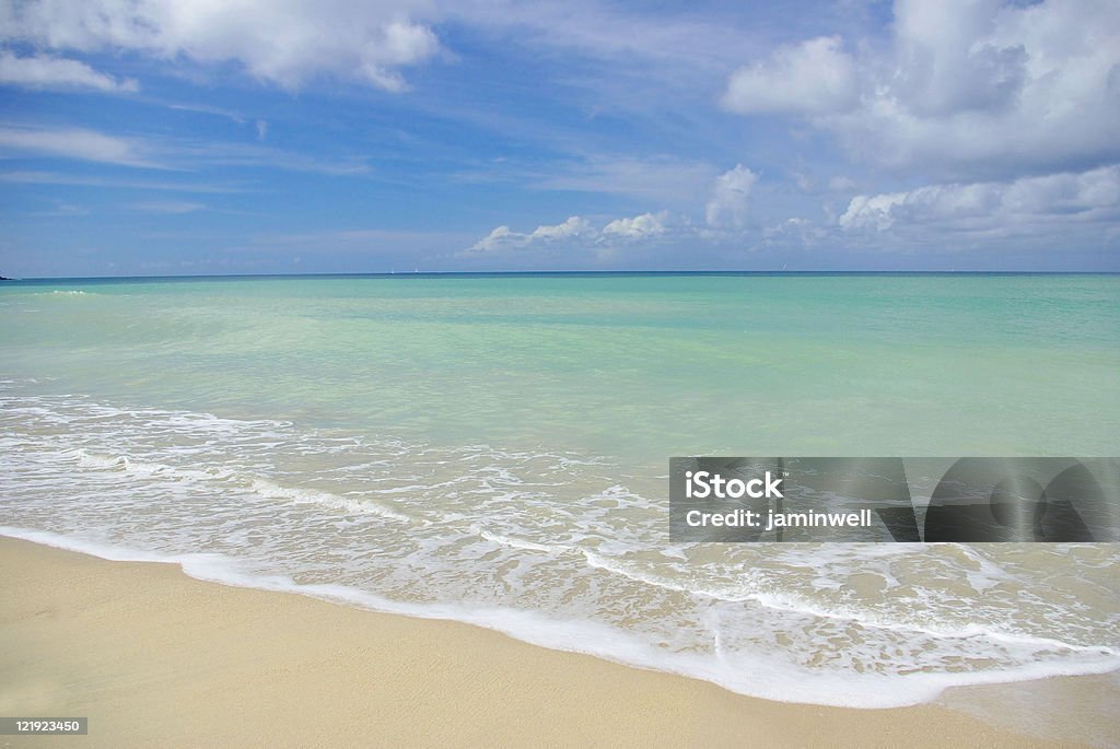 Великолепный тропический пляж с бирюзовой водой — прекрасный Фоновое изображение - Стоковые фото Без людей роялти-фри