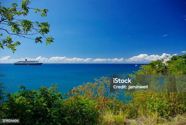 クイーンメアリー 2 セーリングの海岸から St Lucia - 客船 クイーン・メリー号のストックフォトや画像を多数ご用意 - 客船 クイーン・メリー号, RMS クイーン メアリー 2, Horizon