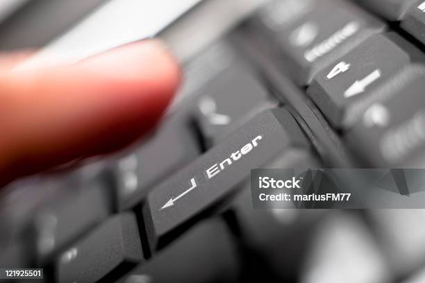 Foto de Pressione Enter e mais fotos de stock de Tecla de Enter - Tecla de Enter, Teclado de computador, Adulto