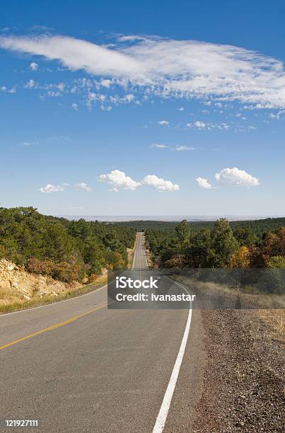 Road Stockfoto und mehr Bilder von Asphalt - Asphalt, Blau, Der Weg nach vorne