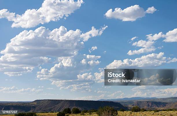 Югозападный Пейзаж С Горами Сандиа — стоковые фотографии и другие картинки Живописный - Живописный, Альбукерке - Нью-Мексико, Без людей