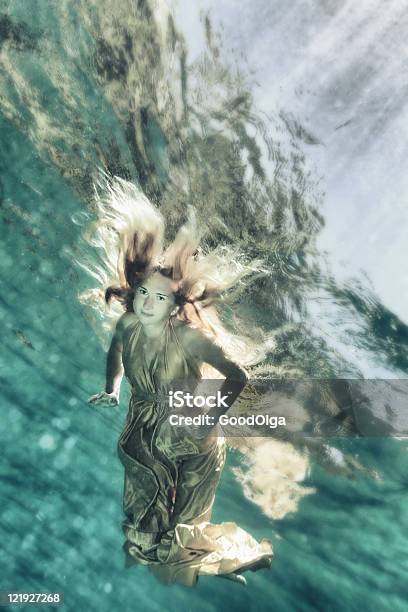 水中フェアリーテイト - ニンフのストックフォトや画像を多数ご用意 - ニンフ, 人魚, 反射