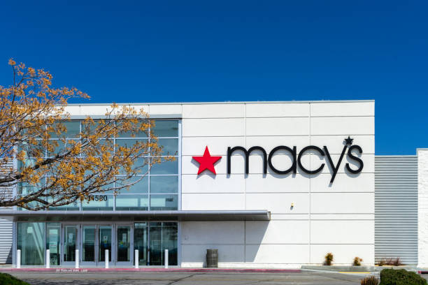 macy’s at the mall of victor valley in victorville, ca - brand name yellow red business imagens e fotografias de stock