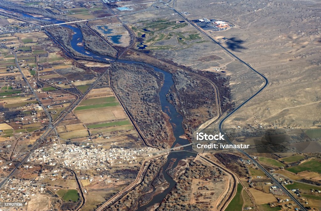 Luftbild von Albuquerque und den Rio Grande River - Lizenzfrei Rio Grande - Fluss Stock-Foto