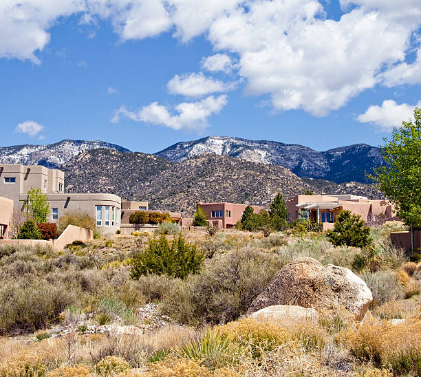 moderna casa di mattoni sud-ovest - house residential structure southwest usa albuquerque foto e immagini stock