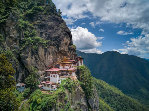 bâtiments du bhoutan monastère nid de tigre - monastère de taktsang photos et images de collection