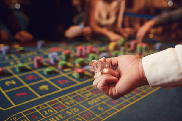 istock Croupier hand indicates the winning sector on the roulette table. 1219304654
