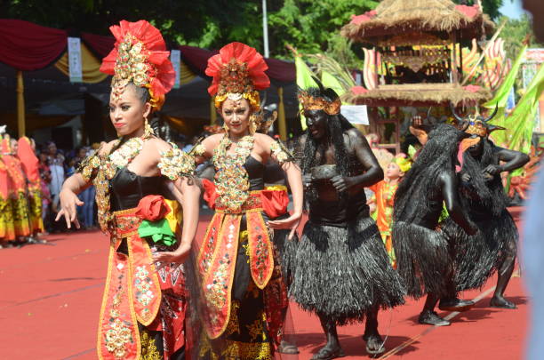 Ethno Carnival para in Banyuwangi, Indonesia The dancer group Kebo-keboan performed at the 2013 Banyuwangi Etno Carnival parade in Banyuwangi, East Java, Indonesia on September 7, 2013. batik indonesia stock pictures, royalty-free photos & images