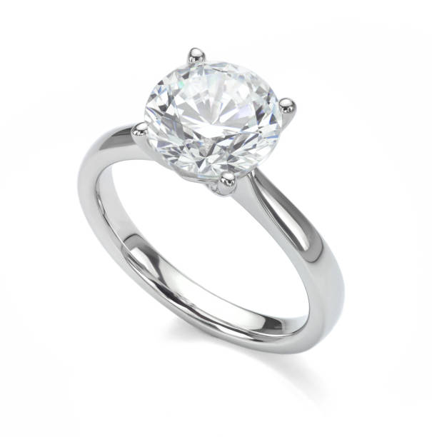 diamond ring geïsoleerd op white engagement solitaire style ring - diamantring stockfoto's en -beelden