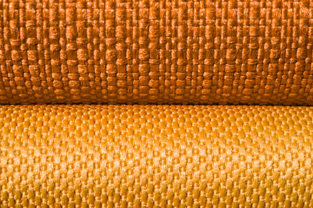 catalogue de tissu dans les nuances orange jaune. échantillon de tissu. fond industriel. - kleenex yellow white pink photos et images de collection