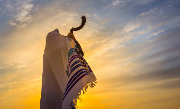 Blowing the Shofar Man in a tallit, Jewish prayer shawl is blowing the shofar ram's horn yom kippur stock pictures, royalty-free photos & images